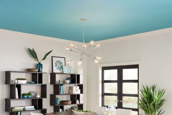 Mẫu trần thạch cao màu xanh dương hợp với phòng khách, phòng ngủ, và nhà bếp
